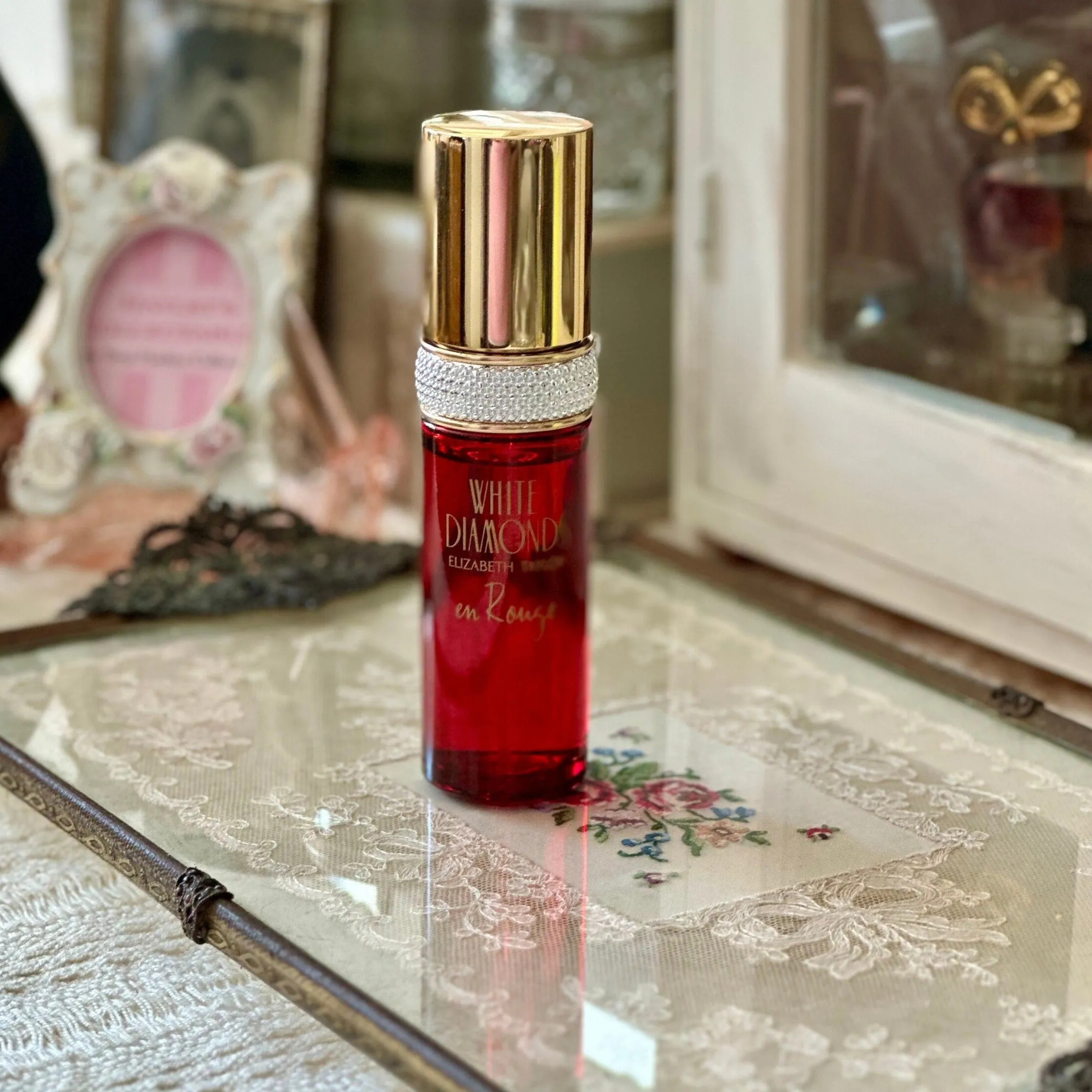 Elizabeth Taylor White Diamonds En Rouge EDT
